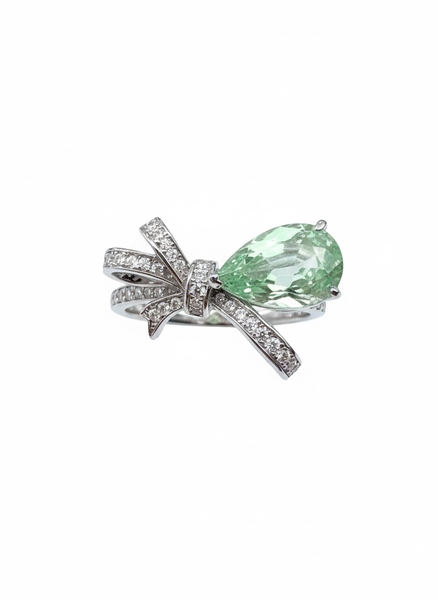 綠色藍寶石蝴蝶結戒指